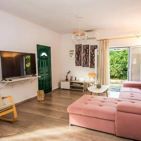 House In * Λακήθρα