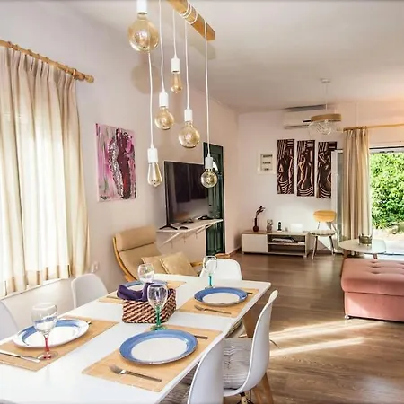 House In * Lakíthra